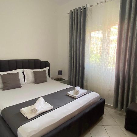 Niko Apartament Sarandë Esterno foto