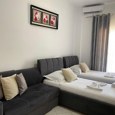 Niko Apartament Sarandë Esterno foto