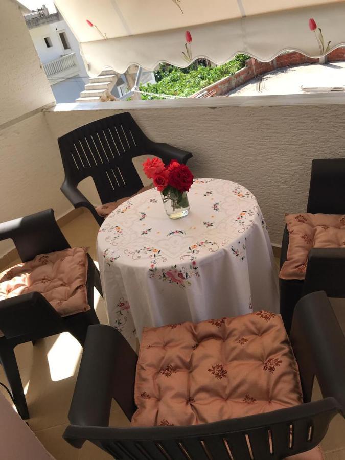 Niko Apartament Sarandë Esterno foto